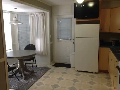 1 Bedroom Bachelor Suite CHETWYND FURNISHED Image# 1