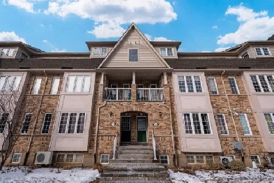 Three bedroom town home for rent.  2 parking included. Image# 1