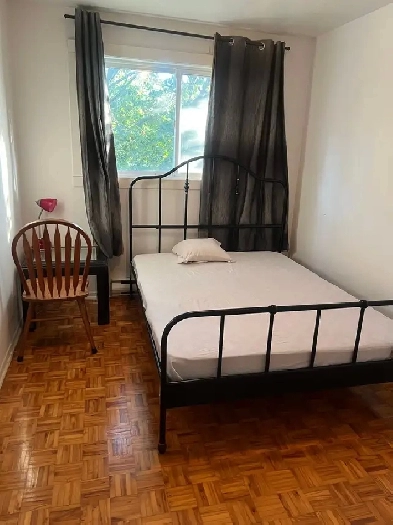 Chambre à louer dans un 4 1/2  à longueuil. 720$ Image# 4