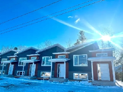 For Rent - 3 Bedroom & 1.5 Bathroom Townhouse in Dieppe Image# 1