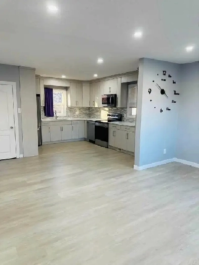 Beautiful 3 Bedroom, 1 bathroom House Main floor for rent. Image# 1