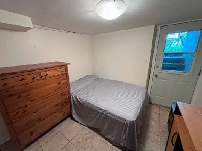 Room for rent downtown Toronto Image# 1
