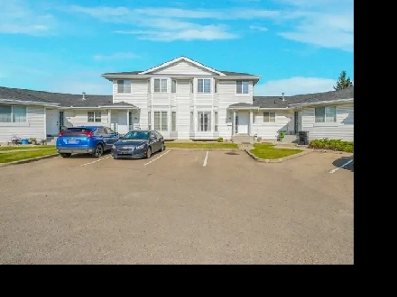 Stunning 3 Bed 2.5 Bath Townhouse w/ Low Condo Fee! ONLY $299k! Image# 10