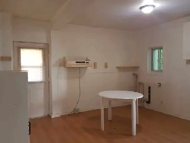 3 et demi, stationnement, laveuse et secheuse, 4 plex tranquille Image# 2