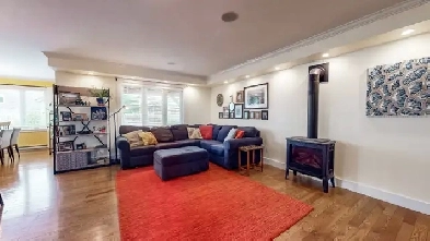 Beautiful 3 Bed 3.5 Bath with garage, in Kenmount Terrace. Image# 1