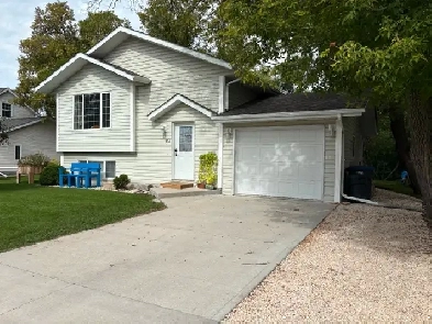 Cozy Home Close to Downtown Steinbach, MB Image# 3