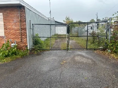 Commercial storage unit or workshop for rent 5449 Albion rd Image# 3