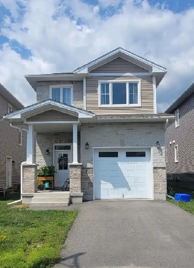 Rent 3 bedrooms, 2.5 Bath, Detached house, in West End Kingston Image# 6