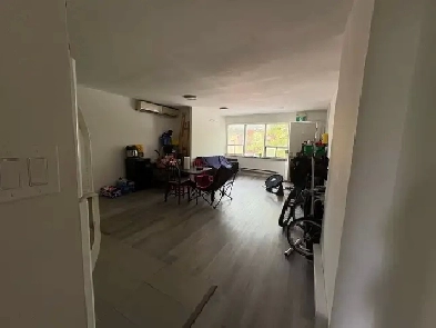Spacioud 1 Bedroom   1 Bath For Rent — Bathurst & Lawrence Image# 2