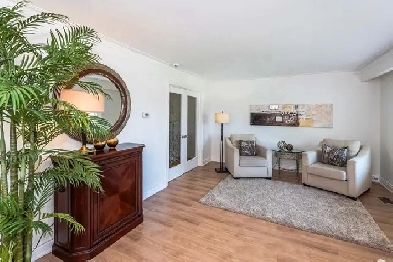 Gorgeous detached family home in Woburn for sale! Image# 2