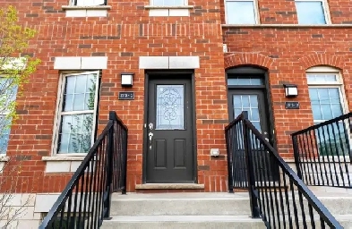 Fully furnished 3 Bed 2.5 Bath Townhouse for Rent in choice spot Image# 1