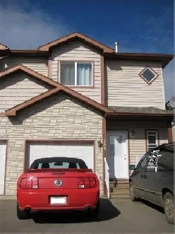 3 Bed 1.5 Bath Townhouse/Garage in Chelsea Villas Avail Nov 1st! Image# 3