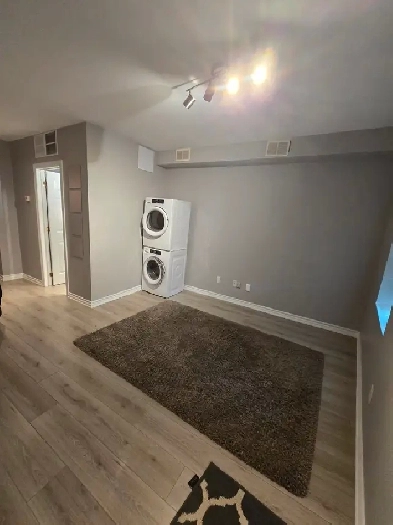 $2,100 - 1  Bedroom Apartment - Yonge St & Melrose Ave Image# 1