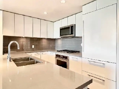 947ft2 - 2 bedroom highrise condo in Coquitlam Centre area Image# 1