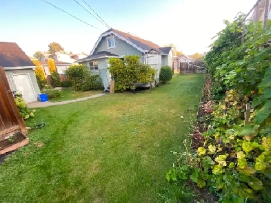 3 bedroom house w/ detached garage, walking distance to hospital Image# 1