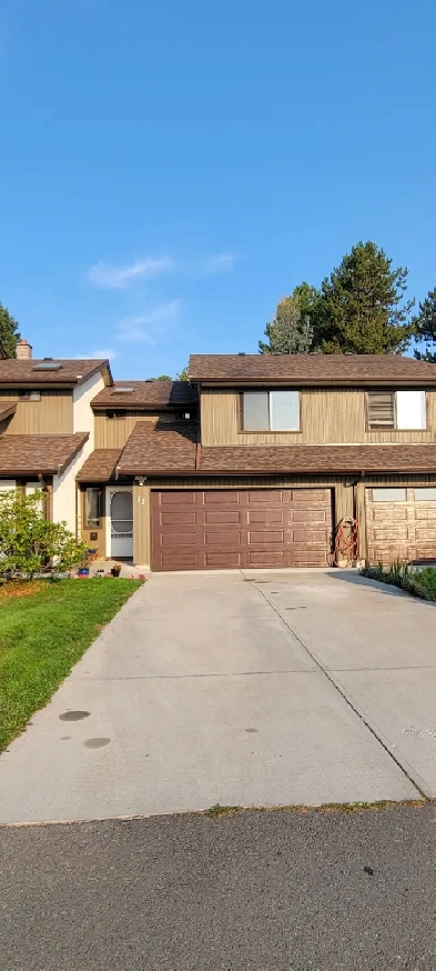 3 bed 2.5 bath townhome for rent in a gated community Image# 1