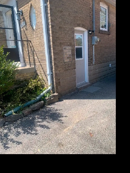 1 Bed   1 Bath Lawrence W & Avenue Rd for rent now 1599 Image# 8