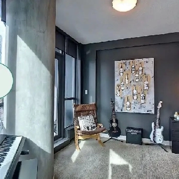 Private Room & Bathroom in 2 bed 2 bathroom Condo Image# 2