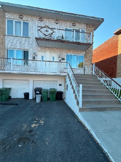 BIG APARTMENT 5/1 IN LASALLE AVAILABLE NOW/ Image# 2