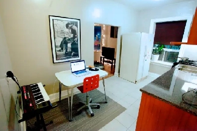 Two bedrooms apt close to Dundas/Bloor Roncesvalles high park Image# 2