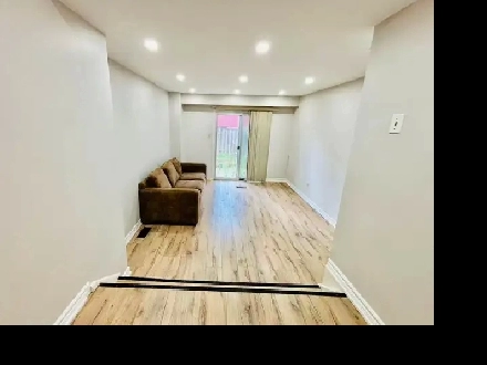 3 Bedroom Townhouse for Rent at Broadview Ave & Gerrard St East Image# 9
