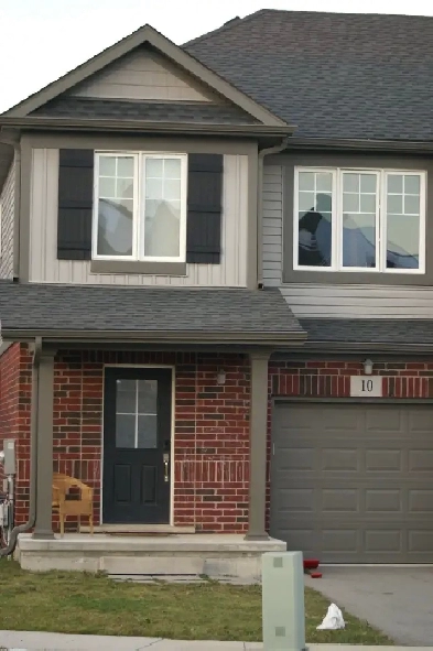 3 BED 3 BATH END UNIT  TOWNHOUSE IN THOROLD Image# 1
