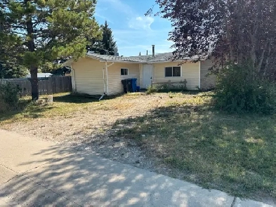 investment property located in penhold Image# 1