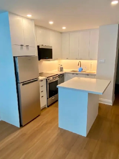 Beautiful Bachelor in the Heart of Yorkville (Toronto) Image# 2