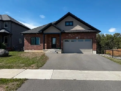 2 Bedroom Basment Apartment- Walkout Foundation Image# 1