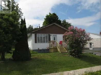 Tastefully furnished 3  bdrm 2 bath bungalow Elliot Lake Image# 1