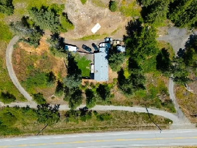 Charming Country Escape – 10 Acres Just 30 Mins from Kelowna & B Image# 1