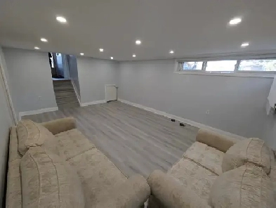 Beautiful Walkout Basement Apartment_Separate-Entrance & Laundry Image# 4