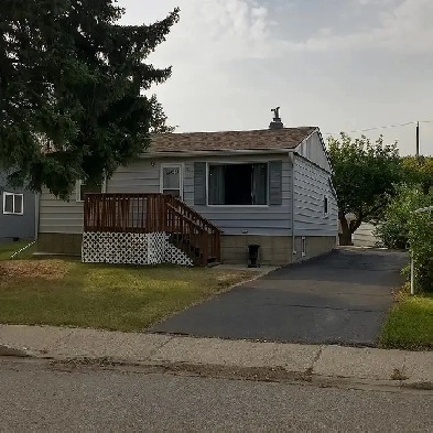 Upgraded Beverly Heights Home with Separate Entrance Image# 3