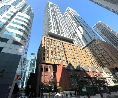 THEATRE DISTRICT RESIDENCE: 1  DEN condo KING West -high floor Image# 8