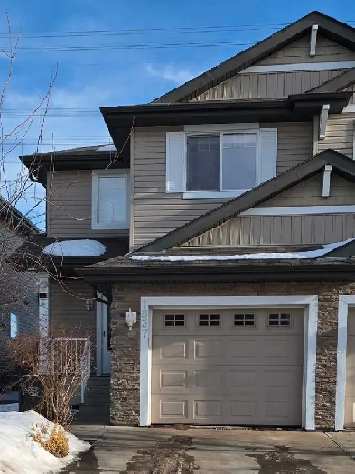 3 B/room Half duplex with garage. Image# 2