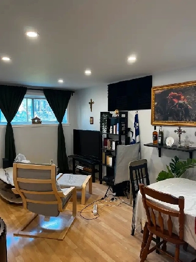 Spacieux 5 ½ rénové, demi-sous-sol, 3 chambres, Longueuil Image# 1