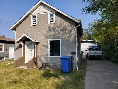 3 BEDROOM HOUSE WITH GARAGE Image# 1