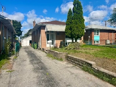 3 Bedroom Home For Rent - Brimley/Lawrence Image# 8