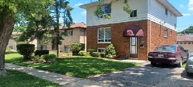 Beautiful Upper 2 Bedroom - Free Month Image# 8