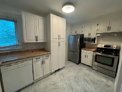 Spacious 10-Bedroom Student Home | Fully Licensed | Water Views Image# 1