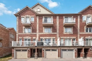 Amazing Townhouse in Ajax. Image# 3