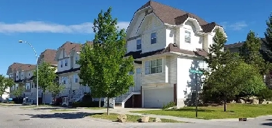 Beautiful house  5 mins to C train university safe & clean Image# 1