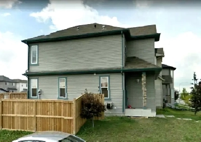 Available immediately-Saddleridge NE 3beds house $1800/m 60%util Image# 1