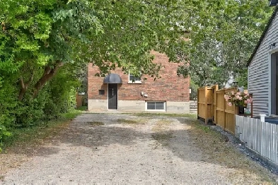2 Bedroom apartment, steps from downtown and the beach Image# 13