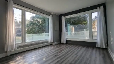 Spacious room big windows private bathroom Orleans all inclusive Image# 7