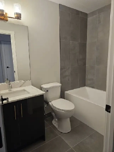 Room available in a townhouse Image# 1