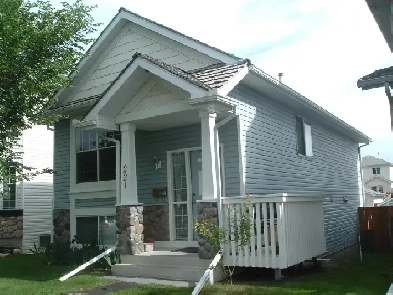 Walk-out Lower Level LEGAL Suite for Rent in McKenzie Lake Image# 1