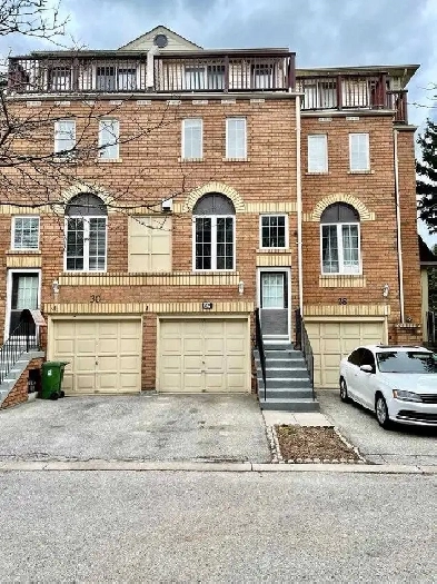 Family Townhouse in Westhill – Great Location Image# 1