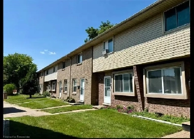 Spacious 2 Bedroom Townhome Centrally Located In Kitchener! Image# 9