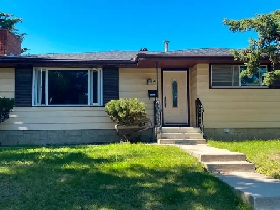 Perfect Main Floor with 3 Bedrooms/1.5 Baths  large living area Image# 1